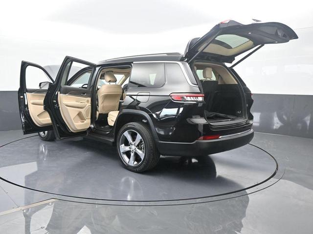 Photo of 2021 Diamond Black Jeep Grand Cherokee L