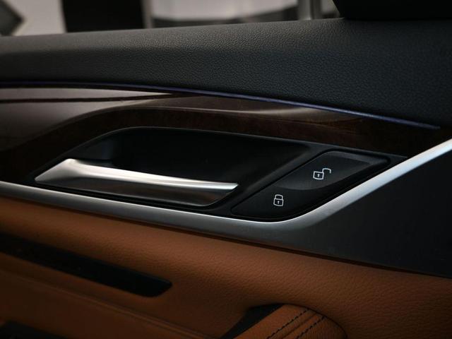 Photo of 2019 Alpine White BMW 530e