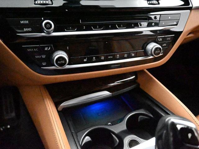 Photo of 2019 Alpine White BMW 530e
