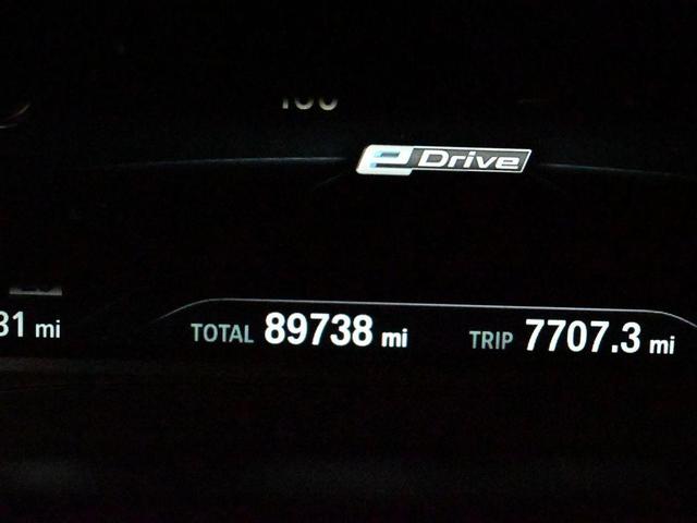 Photo of 2019 Alpine White BMW 530e