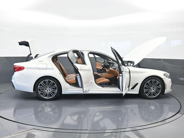Photo of 2019 Alpine White BMW 530e