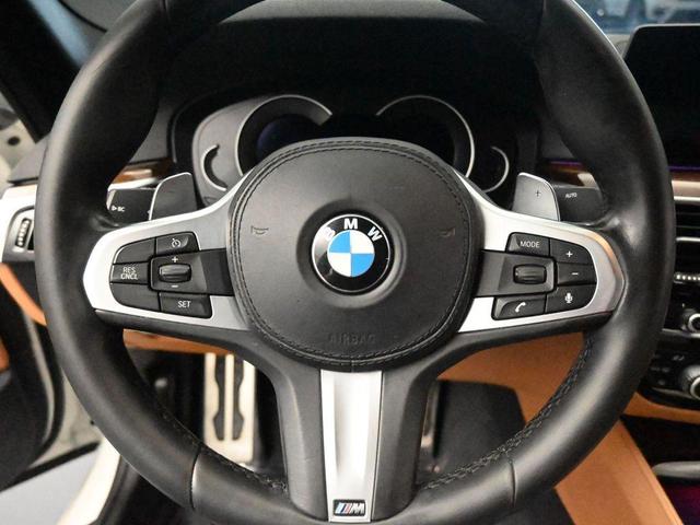 Photo of 2019 Alpine White BMW 530e