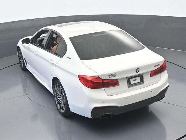 Photo of 2019 Alpine White BMW 530e