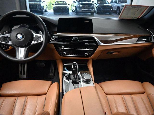 Photo of 2019 Alpine White BMW 530e