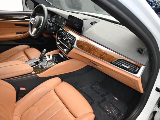 Photo of 2019 Alpine White BMW 530e