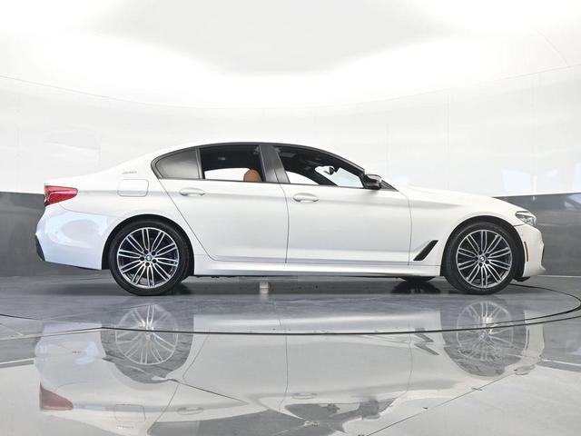Photo of 2019 Alpine White BMW 530e