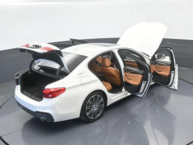 Photo of 2019 Alpine White BMW 530e