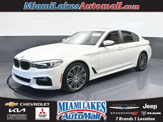Photo of 2019 Alpine White BMW 530e