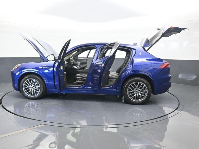 Photo of 2024 Blu Maserati Grecale