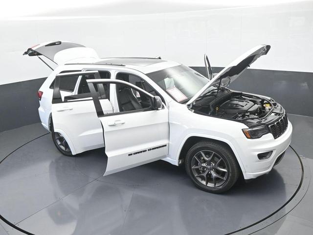 Photo of 2021 Bright White Clearcoat Jeep Grand Cherokee