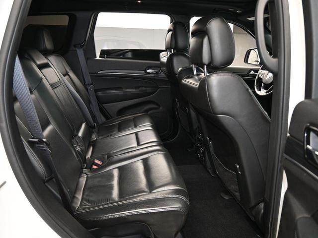 Photo of 2021 Bright White Clearcoat Jeep Grand Cherokee