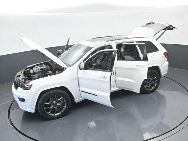 Photo of 2021 Bright White Clearcoat Jeep Grand Cherokee
