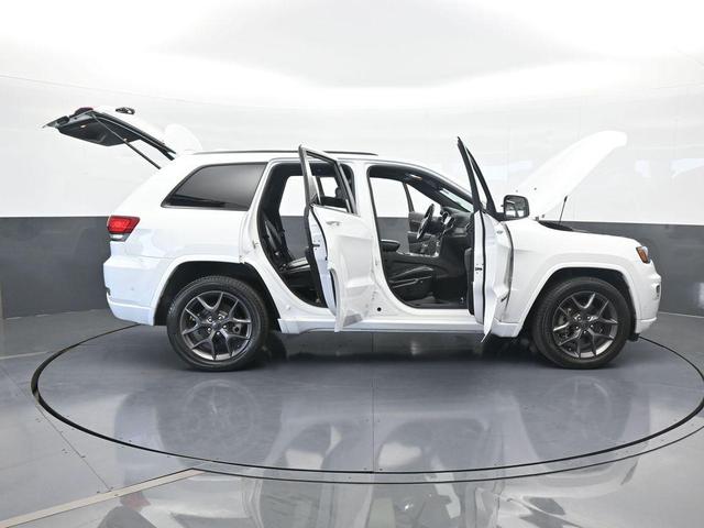 Photo of 2021 Bright White Clearcoat Jeep Grand Cherokee