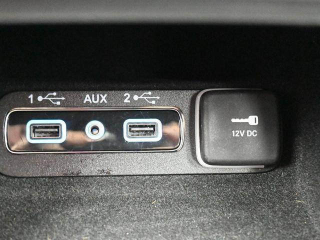 Photo of 2021 Bright White Clearcoat Jeep Grand Cherokee