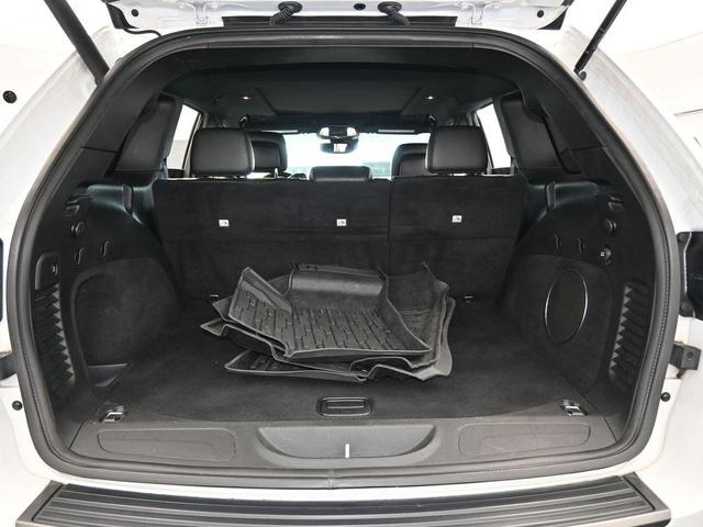 Photo of 2021 Bright White Clearcoat Jeep Grand Cherokee