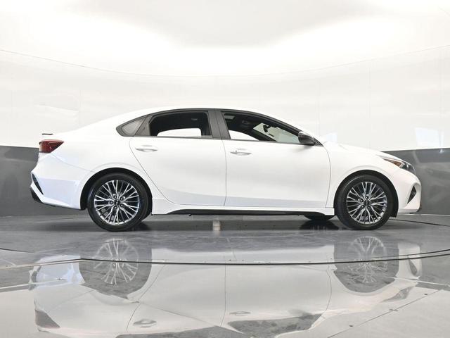 Photo of 2022 Snow White Pearl Kia Forte