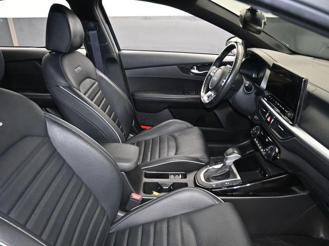 Photo of 2022 Snow White Pearl Kia Forte