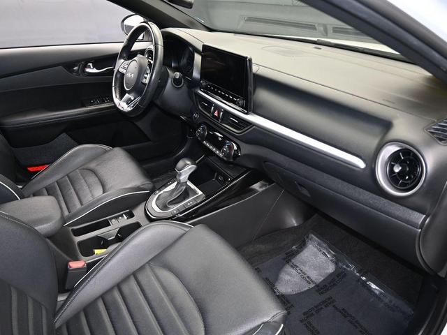Photo of 2022 Snow White Pearl Kia Forte