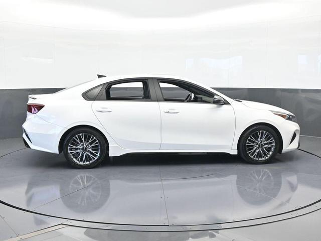 Photo of 2022 Snow White Pearl Kia Forte