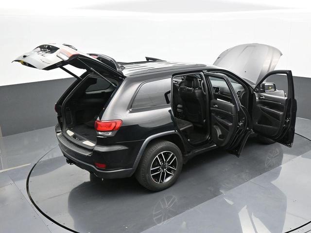 Photo of 2020 Diamond Black Jeep Grand Cherokee