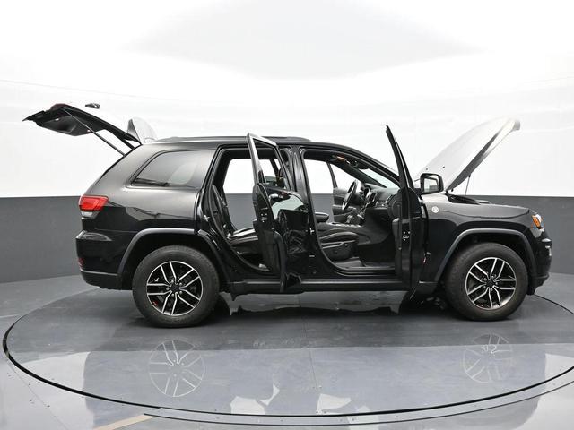 Photo of 2020 Diamond Black Jeep Grand Cherokee
