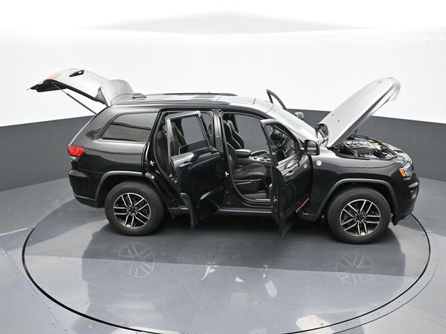 Photo of 2020 Diamond Black Jeep Grand Cherokee