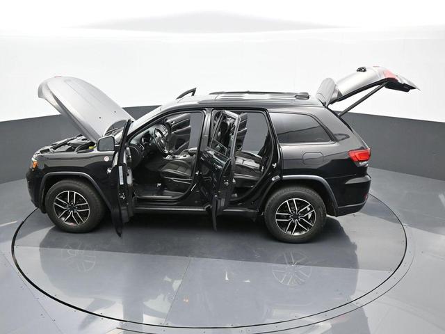 Photo of 2020 Diamond Black Jeep Grand Cherokee