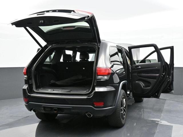 Photo of 2020 Diamond Black Jeep Grand Cherokee