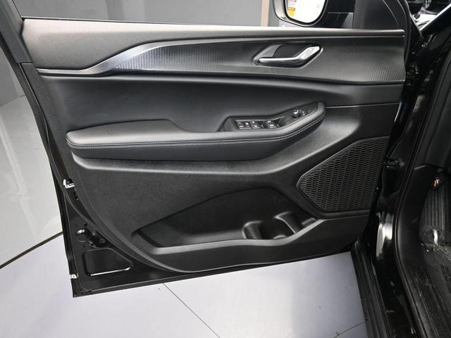 Photo of 2024 Diamond Black Jeep Grand Cherokee L