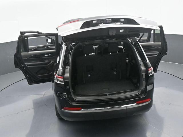 Photo of 2024 Diamond Black Jeep Grand Cherokee L