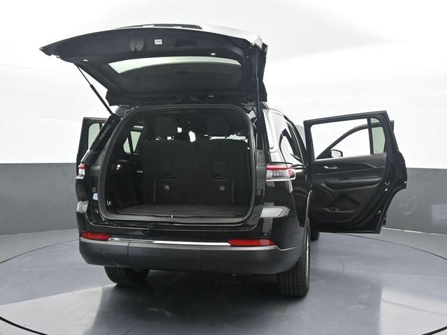 Photo of 2024 Diamond Black Jeep Grand Cherokee L