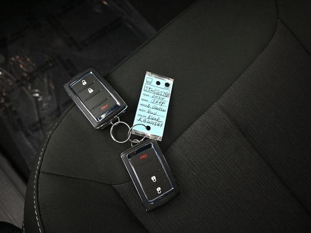 Photo of 2024 Diamond Black Jeep Grand Cherokee L