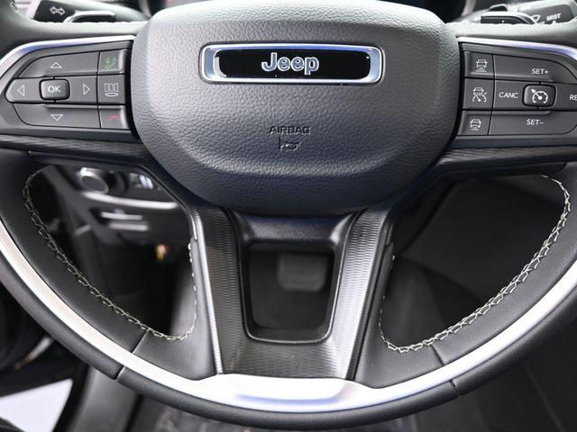Photo of 2024 Diamond Black Jeep Grand Cherokee L