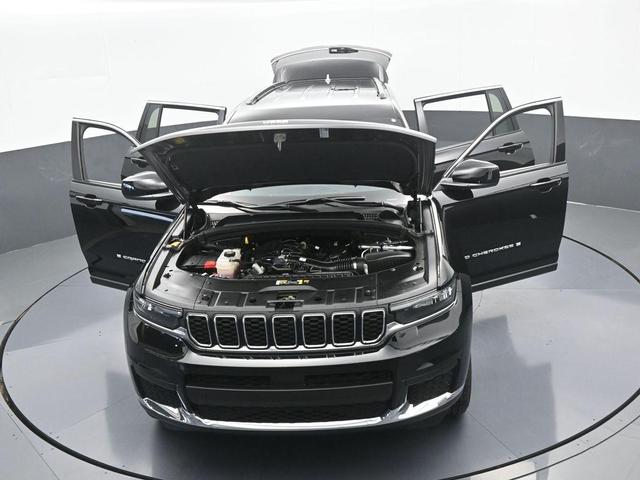 Photo of 2024 Diamond Black Jeep Grand Cherokee L
