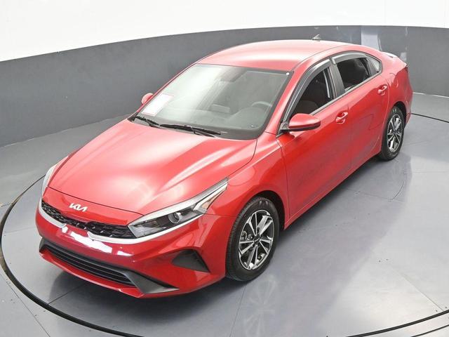 Photo of 2023 Currant Red Kia Forte
