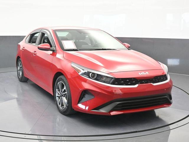 Photo of 2023 Currant Red Kia Forte