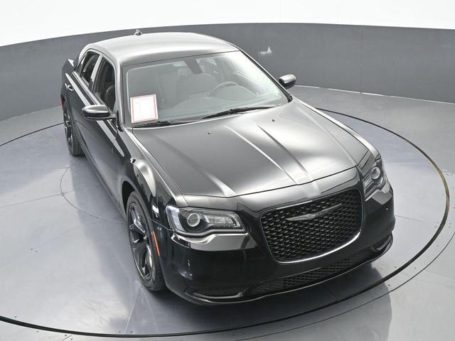 Photo of 2022 Gloss Black Chrysler 300