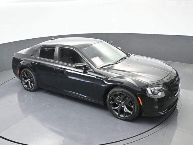 Photo of 2022 Gloss Black Chrysler 300