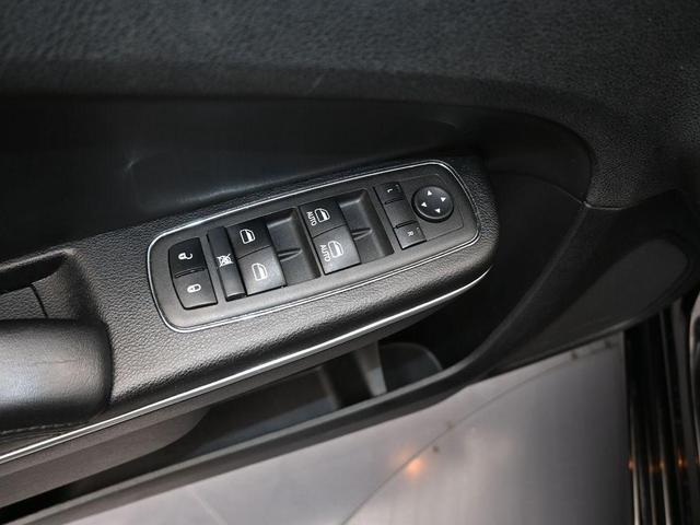 Photo of 2022 Gloss Black Chrysler 300