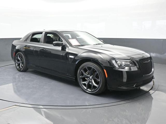 Photo of 2022 Gloss Black Chrysler 300