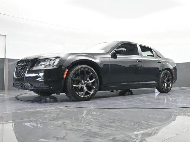 Photo of 2022 Gloss Black Chrysler 300