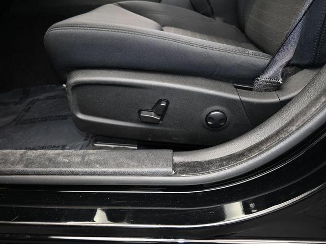 Photo of 2022 Gloss Black Chrysler 300