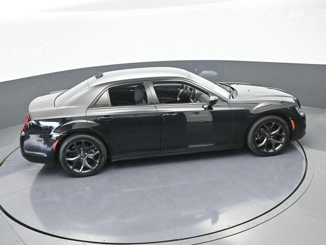 Photo of 2022 Gloss Black Chrysler 300