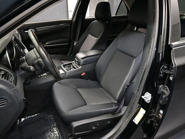 Photo of 2022 Gloss Black Chrysler 300
