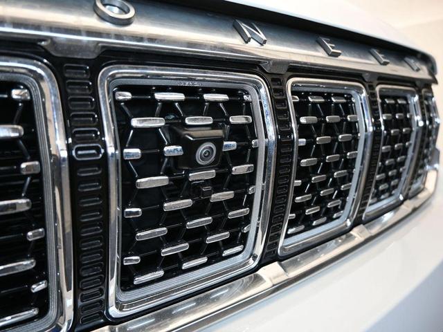Photo of 2023 Bright White Clearcoat Jeep Grand Wagoneer L