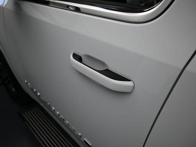 Photo of 2023 Bright White Clearcoat Jeep Grand Wagoneer L