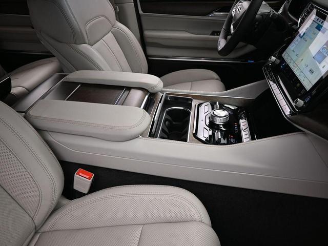 Photo of 2023 Bright White Clearcoat Jeep Grand Wagoneer L