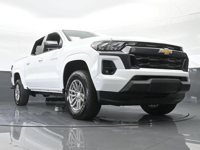 Photo of 2024 Summit White Chevrolet Colorado