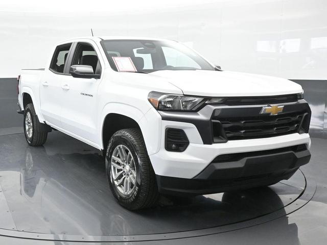 Photo of 2024 Summit White Chevrolet Colorado