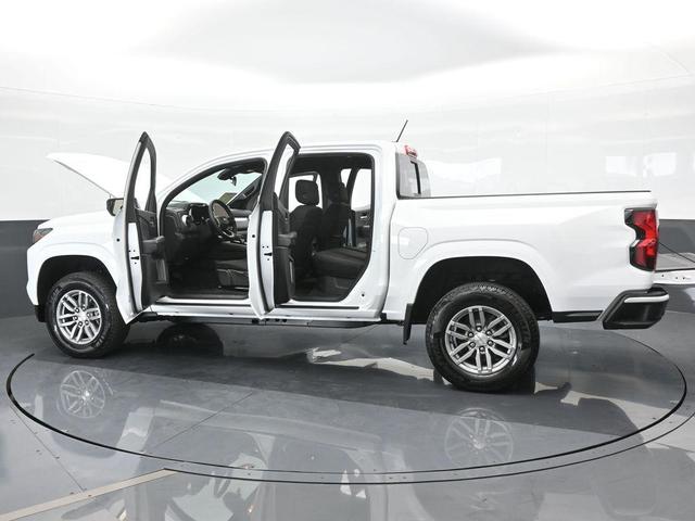 Photo of 2024 Summit White Chevrolet Colorado